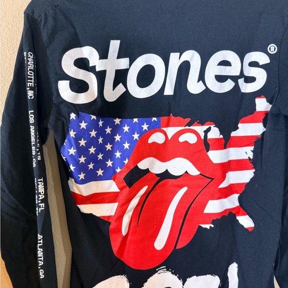 The Rolling Stones Black Long Sleeve Tee with Red and Blue Graphic 2021 Concert - Picture 2 of 6